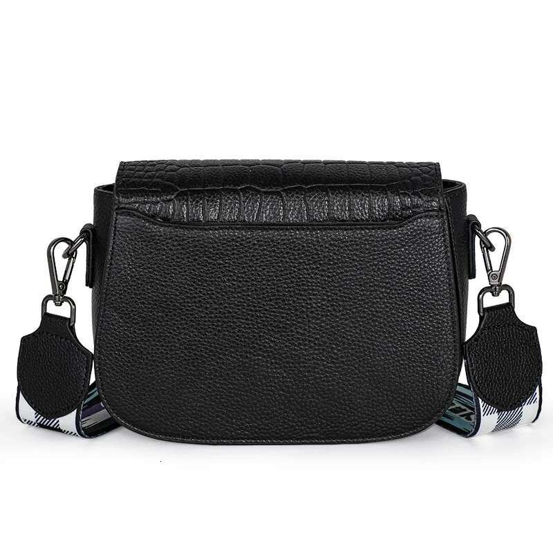 Fashionable Crocodile Pattern Cowhide Women's Shoulder Bag, Casual And Versatile Black Daily Commuting Mini Shell Bag