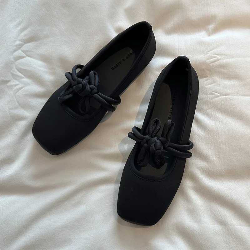 Ethnic style womens red satin Mary shoes Fi light square toe shoes Spring and Autumn soft soled ballet shoesXJ250319