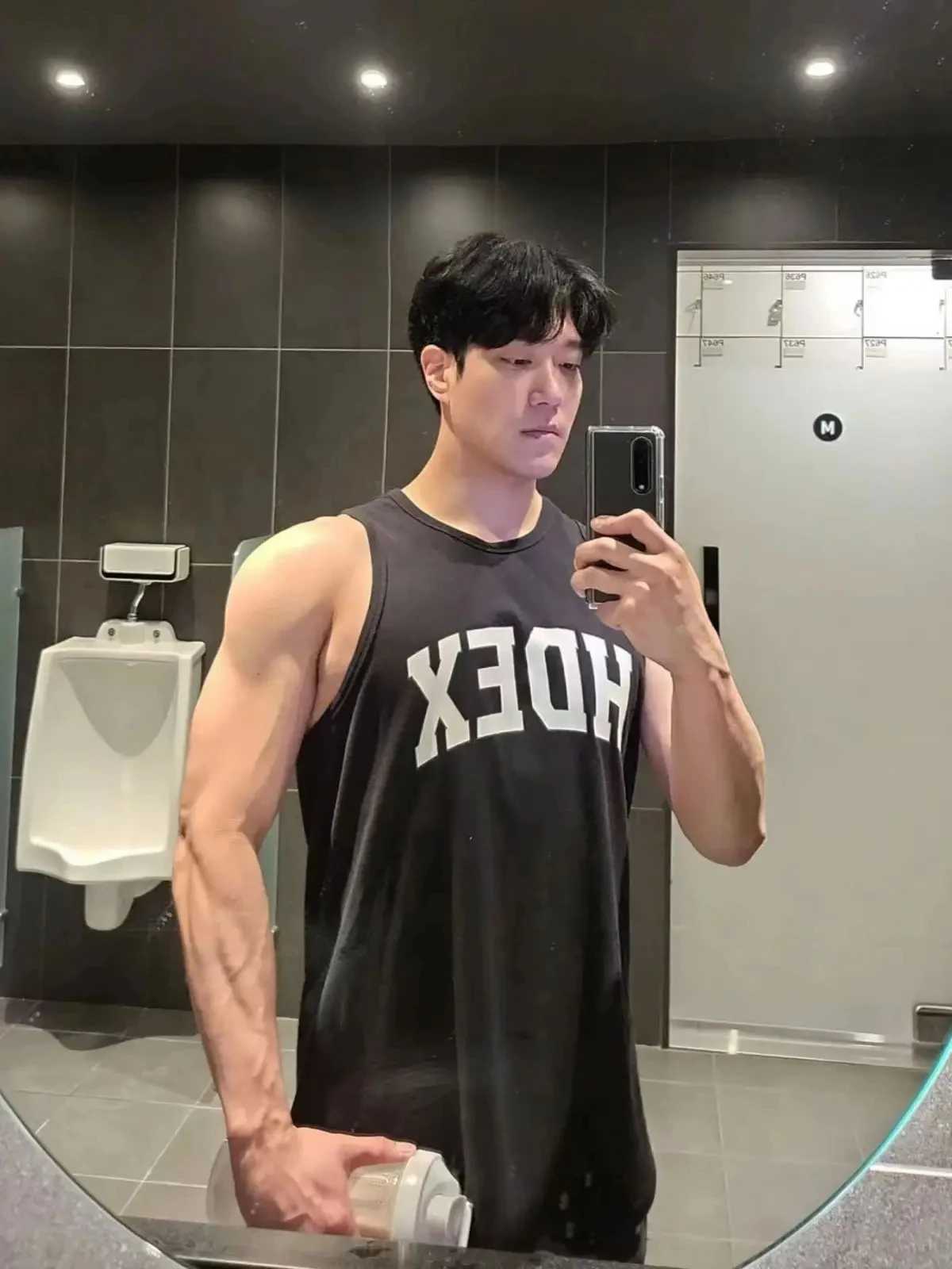 Summer sports trend loose sleeveless T-shirt mens breathable solid color fitness vest running basketball training suitT250318