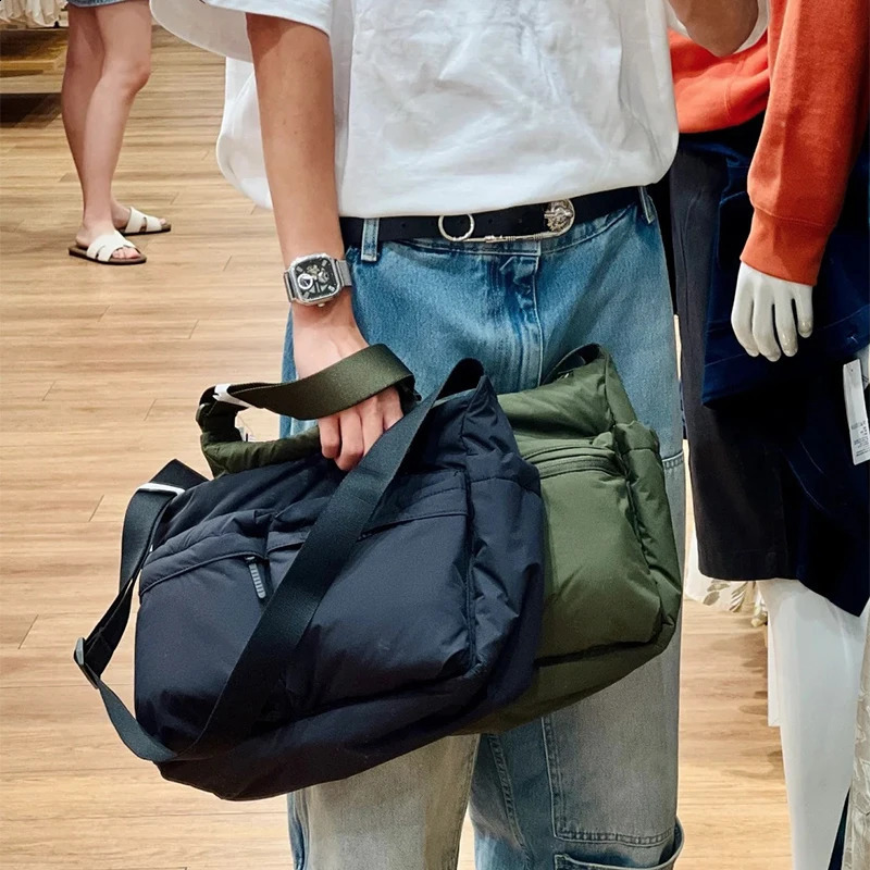 Large capacity casual shoulder bag with single shoulder strap and multiple pockets suitable for outdoor travel and business use 250318