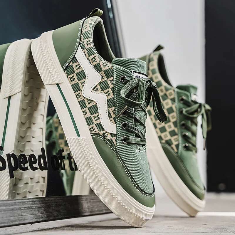 2025 New Men's Casual Cloth Strap Flat Shoes Designer Fashion Men's Sports Shoes Canvas Anti slip Board Shoes