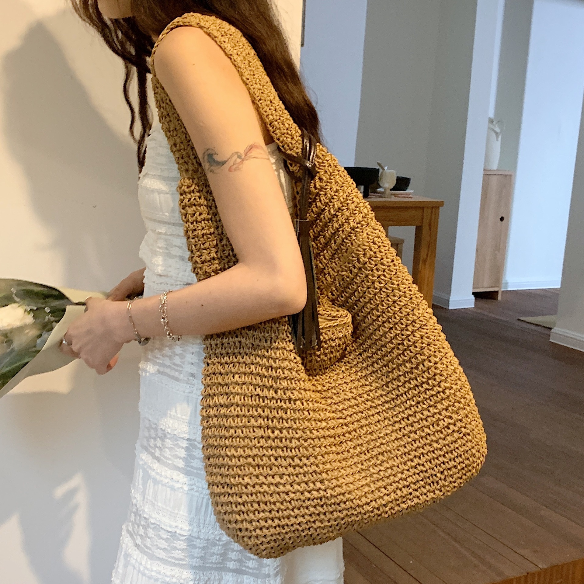 Summer Single Shoulder Large Capacity Seaside Vacation Grass Women's Fashionable Beach Bag, Lazy And Relaxed Woven Crossbody Bag Fashion Shoulder