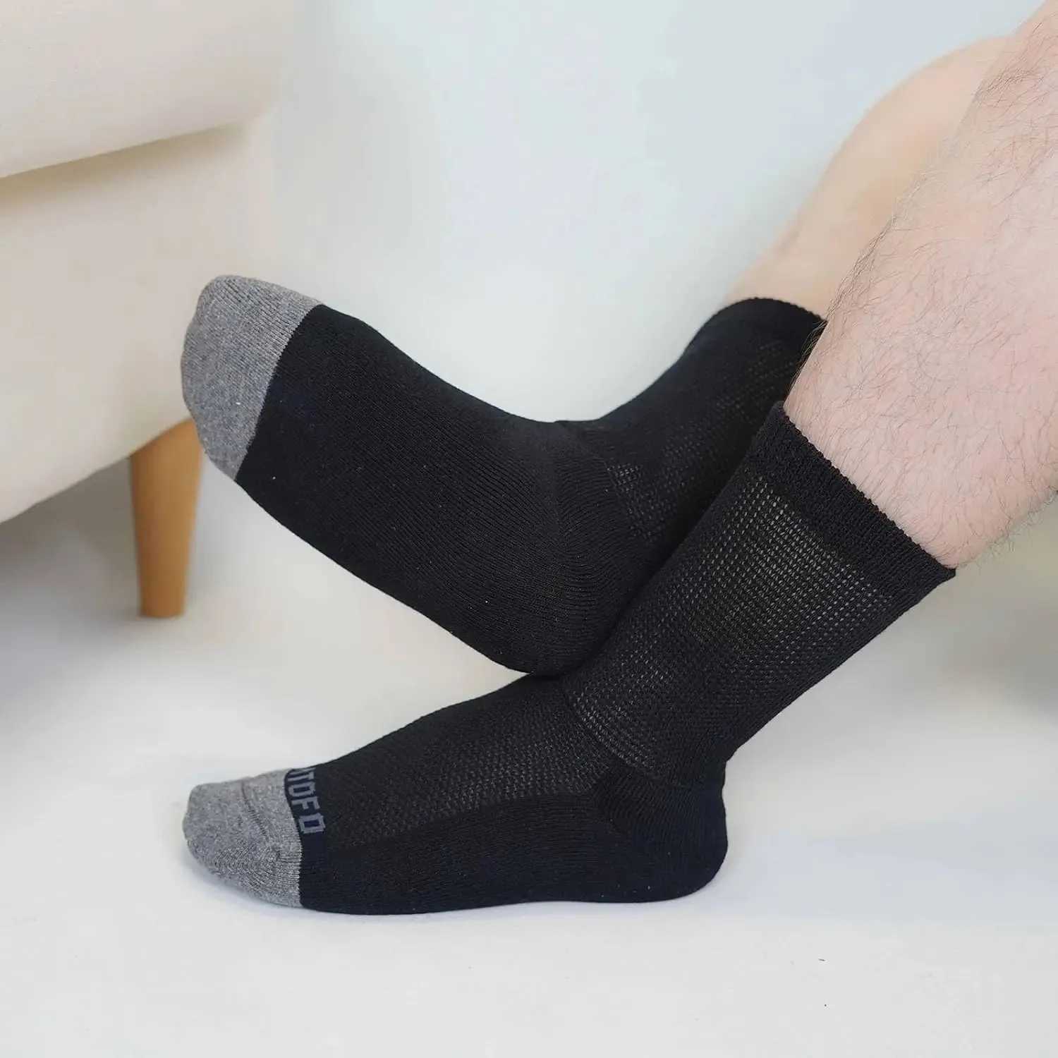 4 pairs of diabetes unbound mens socks loose fitting socks cotton wide top socks breathable and moisturizing X250319