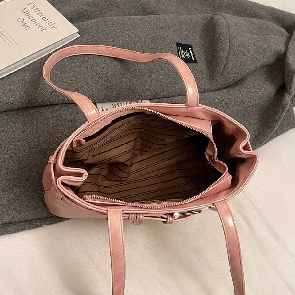 VMAN belt buckle design Shoe Sahels bag suitable for Wenxin luxury designer handbags brand Fi handbags with pendant Sac Y250318