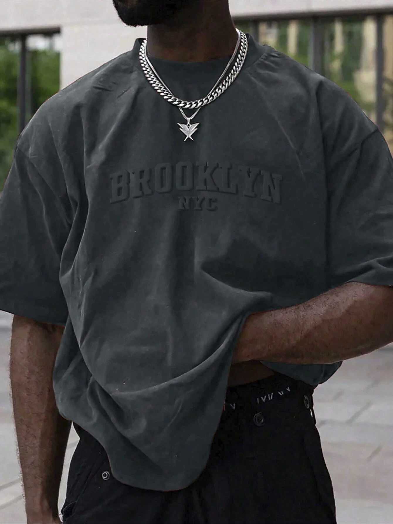 Mens solid color hanging shoulder T-shirt with embossed lettersT250318