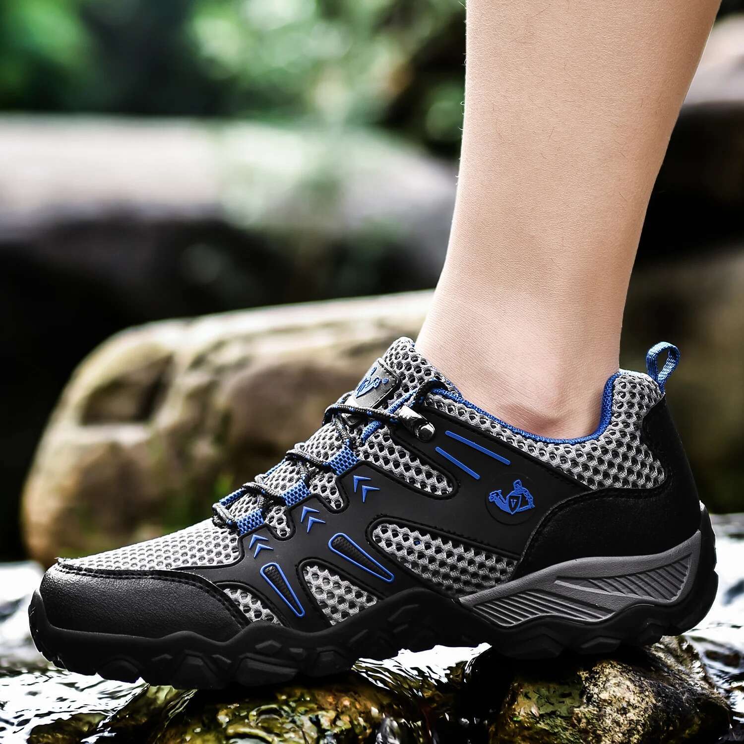 2025 new ultra light casual men's shoes summer breathable sports shoes jogging soft and comfortable mesh sports shoes designer fashionable black 