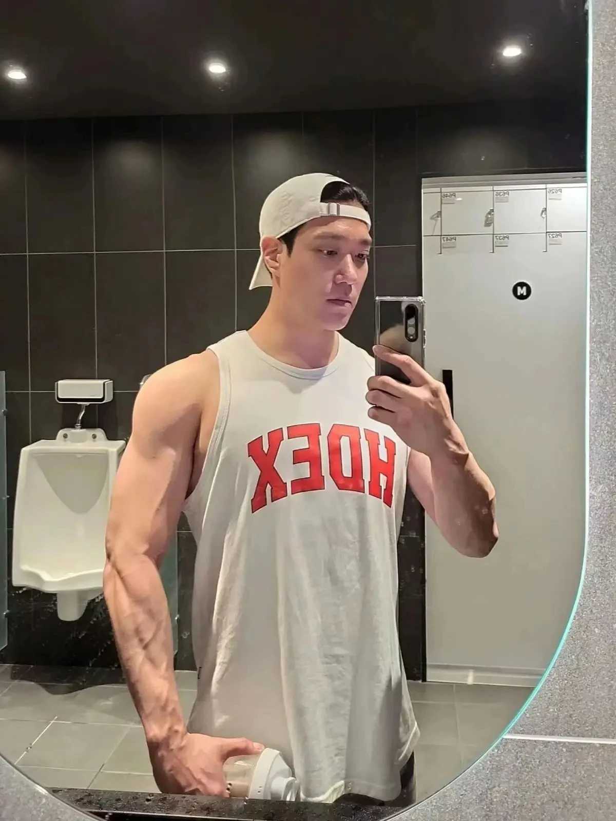 Summer sports trend loose sleeveless T-shirt mens breathable solid color fitness vest running basketball training suitT250318