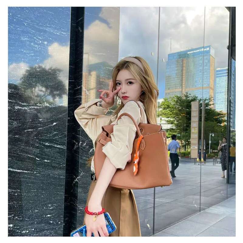 2025 New Designer Women Handbag Genuine Leather Bucket Shoulder Hobo Casual Tote Large Capacity Shopping Slant Bag