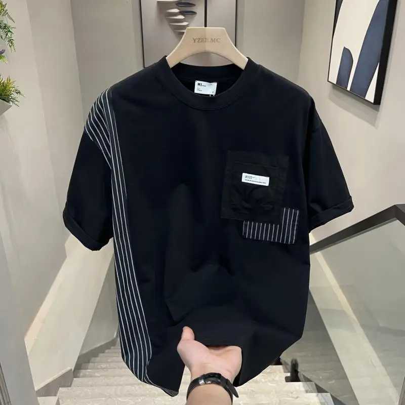 2024 New Summer Minimalist Patchwork Pocket High-quality Round Neck Striped Casual Versatile Youth Ruffian Handsome T-shirtT250318
