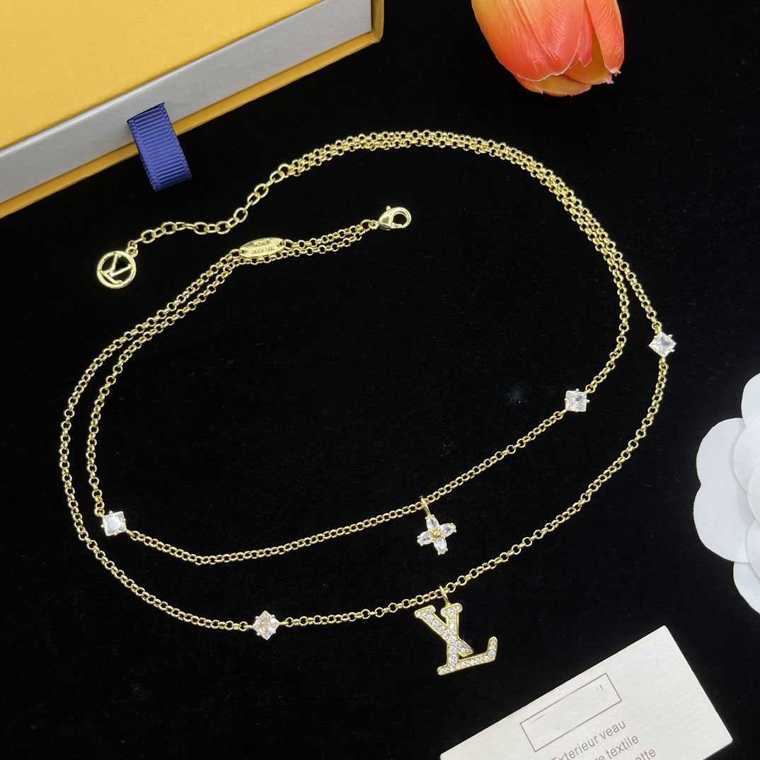 Chic Womens Layered Sweater Chain - 18k Gold-Plated Pendant Necklace Featuring a Timeless Diamond Flower Design