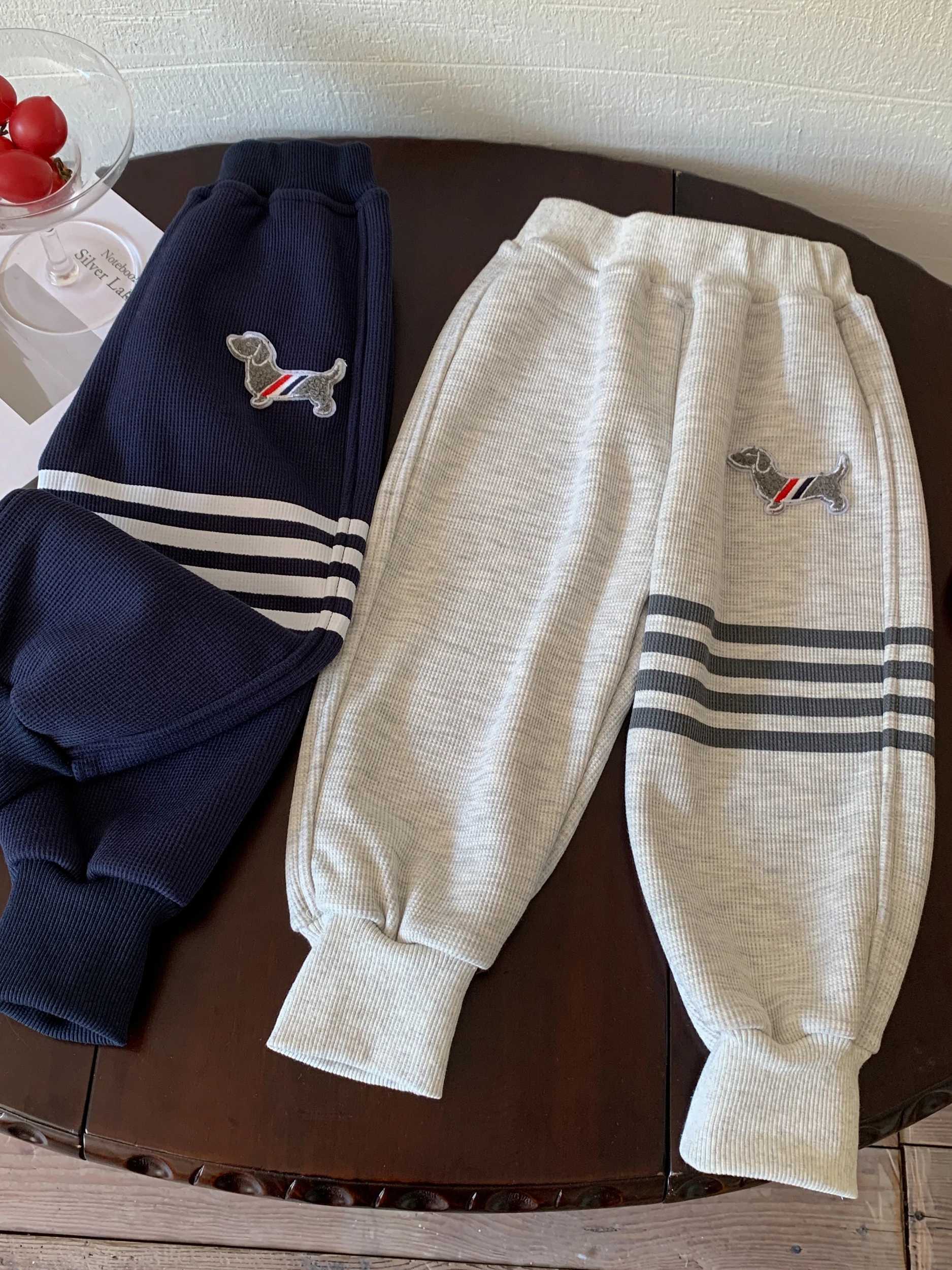 Childrens Velvet Pants 2024 Autumn/Winter Childrens Pants Integrated Velvet Mens and Womens Casual Pants Solid Color JapanT250318