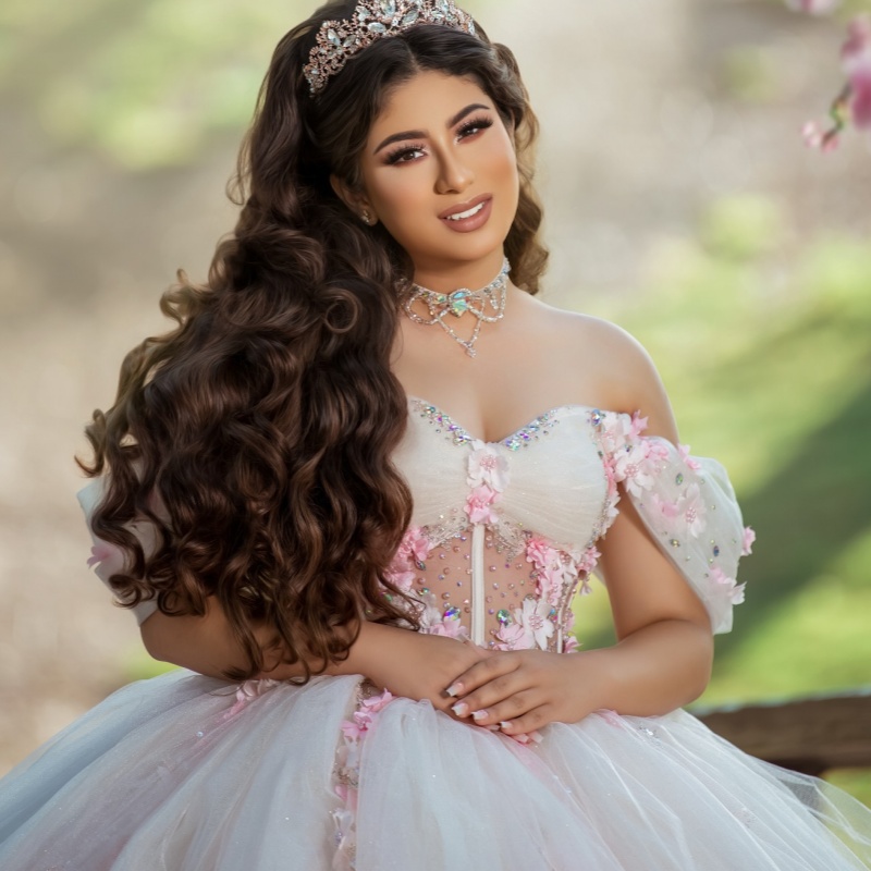 White Shiny Off Shoulder Quinceanera Dresses Applique Flower Beads Tull Party Birthday Sweet 16 Dress Vestidos 15 De anos
