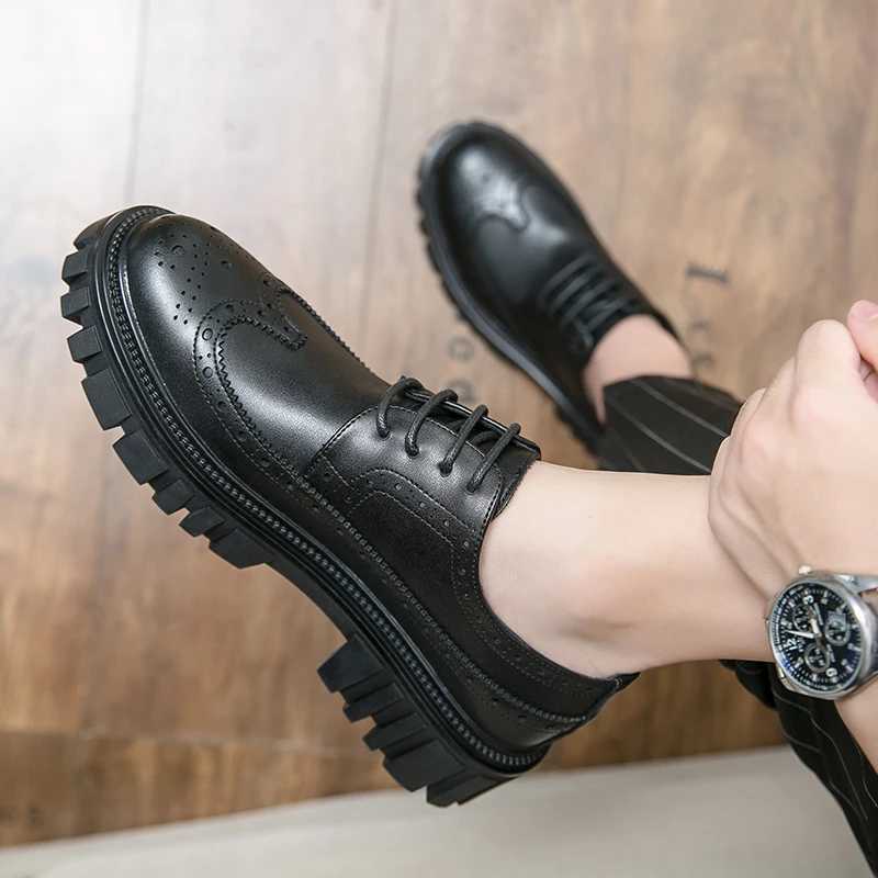 Luxury mens big head dress shoes mens set casual shoes formal business leather shoes Italian mens thick soled wedding shoesXJ250319