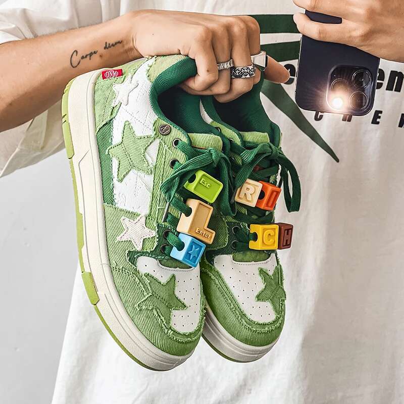 2025 New Fashionable Casual Sneakers Star Pattern Men's Shoes Personalized Hip Hop Shoes Designer Fashion Bread Sneakers