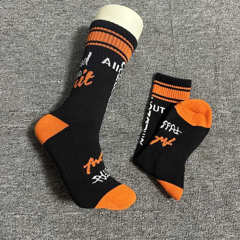 1 pair of mens cotton shock-absorbing thick sports socks white black gray street skateboarding basketball socks X250319