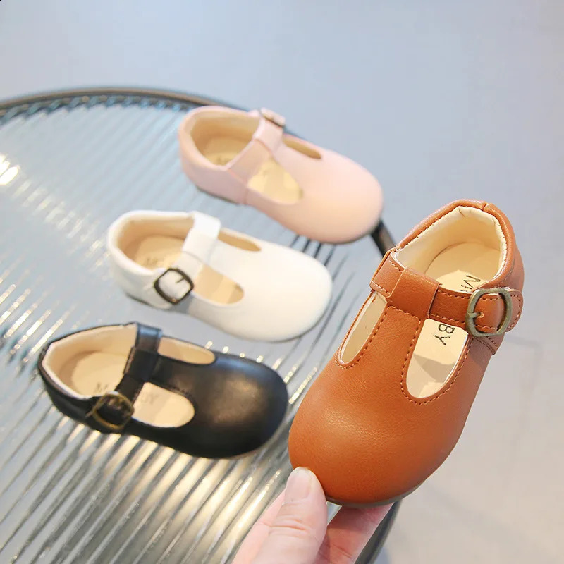 Childrens flat shoes childrens casual sandals school girls princess Pu leather anti slip retro hollow soft soled 250319