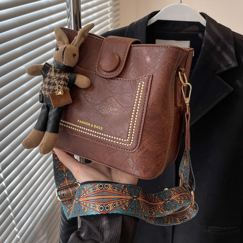 Small And Trendy Design, Versatile Commuting Single Shoulder Crossbody For Women's fashion New High-End Texture Bucket Bag Fashion Shoulder Bags