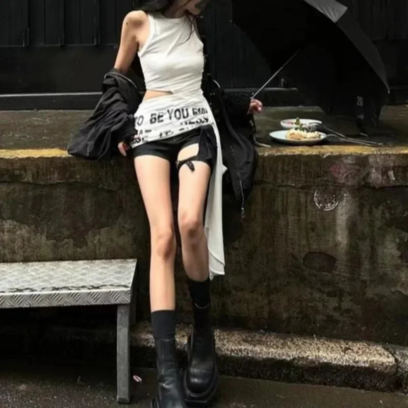 High Street Sweet Cool O Neck Sleeveless Camisoles Personality Lrregular Hollow Out T Shirts Harajuku Gothic Y2k American Tops 250319
