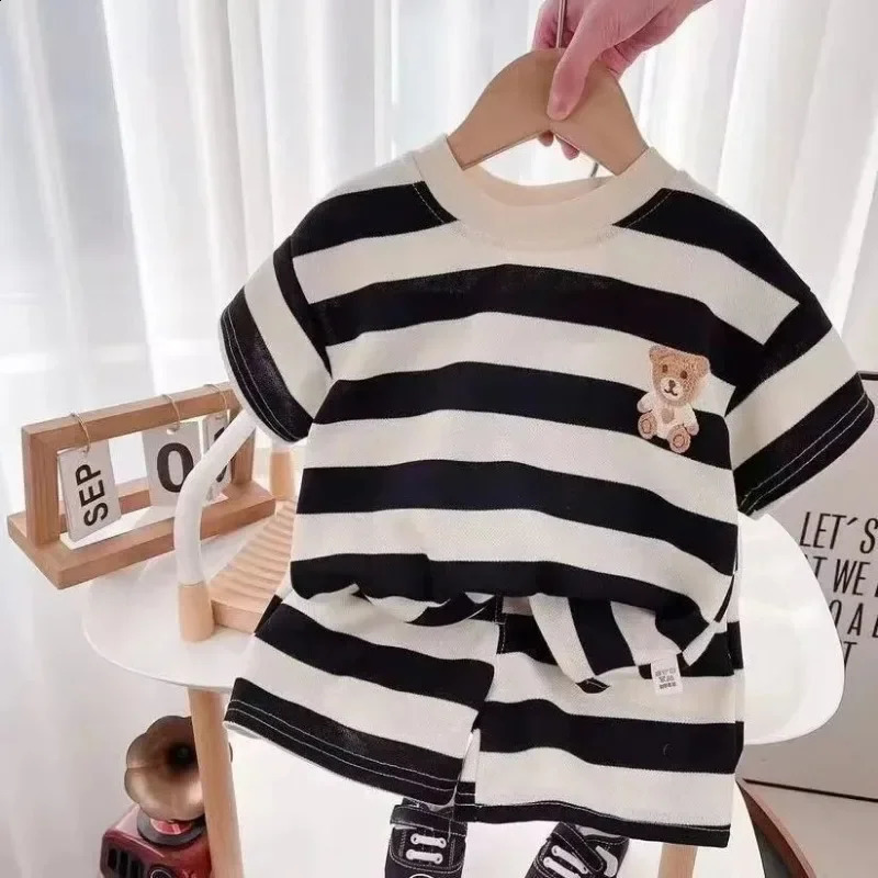 Summer childrens set boys and girls short sleeved striped Tshirtshorts baby fashion round neck 250319