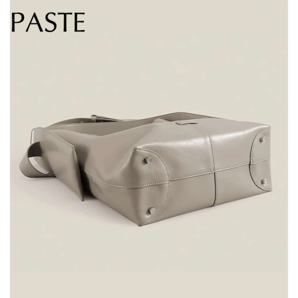 Stylish Easy To Clean Glossy Oil Wax Cow Leather Bucket Tote Slouchy Style Cement Grey Color Leisure Female Shoulder Bag Large