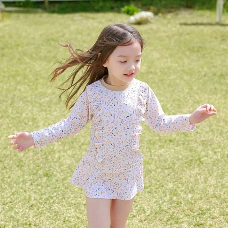 2025 Girls Swimsuit Children Split Swimsuit Long Sleeves Sunscreen Quick Drying Swimwear for Girls Beach Dress 250319