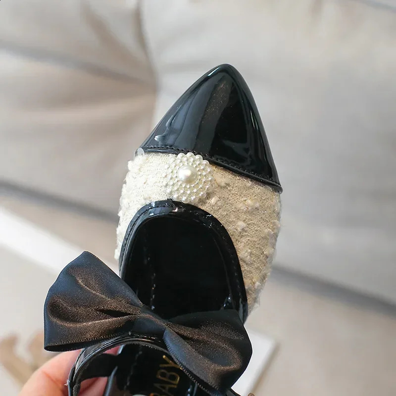 Childrens leather womens shoes autumn comfortable and elegant beaded bow soft soled wedding princess 250319