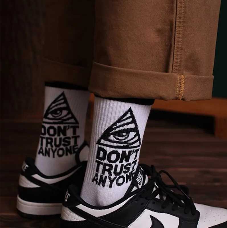 1 pair of mens fashionable hip-hop contrasting firefighter soCKs red flame flame torch hot street skateboard cotton soCKs X250319