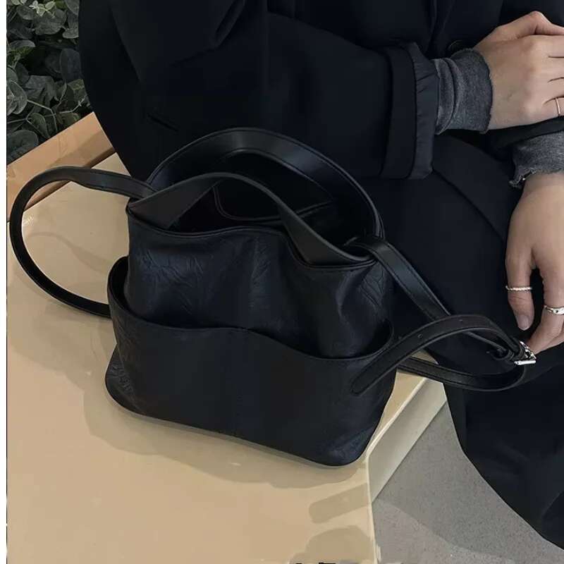 Fashion Spring New Hand Grab Pattern Retro Soft Leather Surface Large Capacity Versatile Multi Compartment Bucket Single Bag