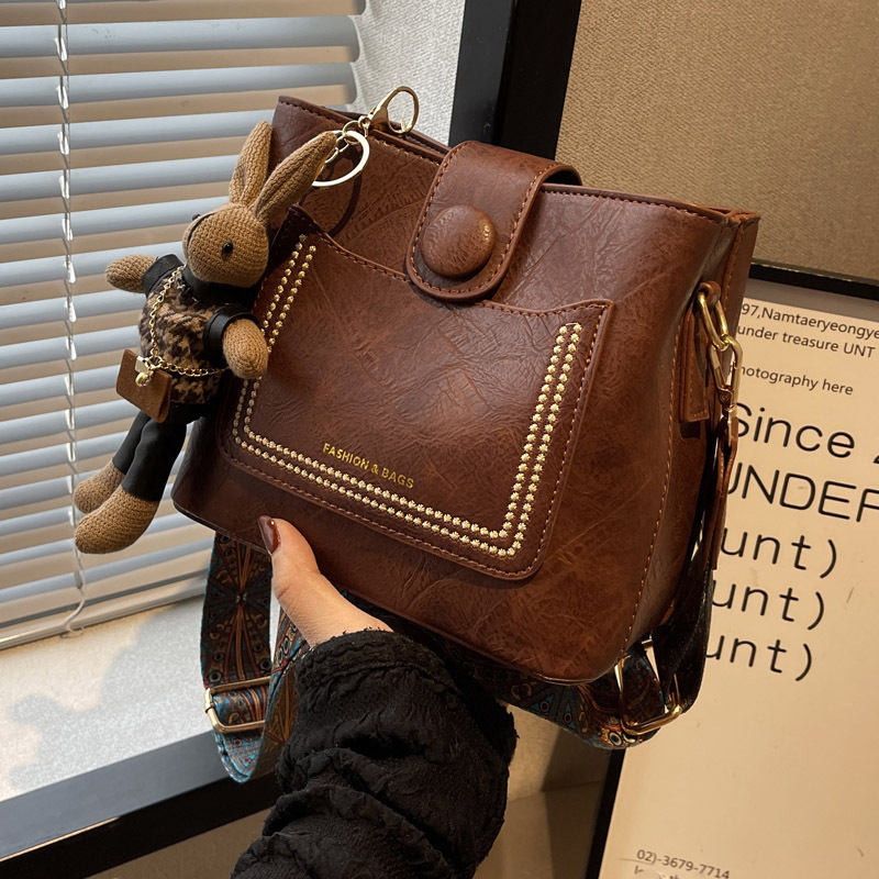 Small And Trendy Design, Versatile Commuting Single Shoulder Crossbody For Women's fashion New High-End Texture Bucket Bag Fashion Shoulder Bags