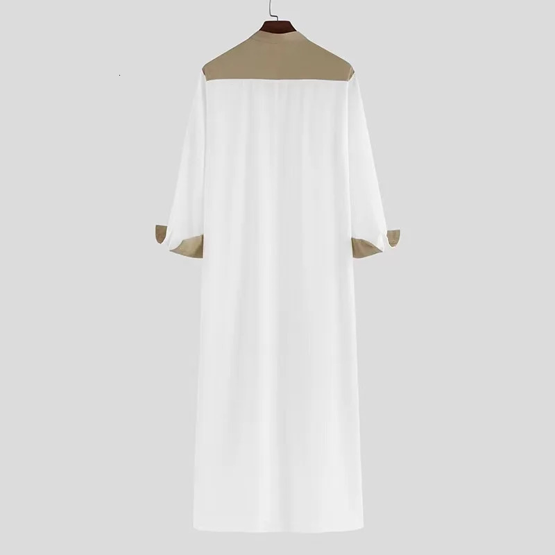 The color of Muslim mens robes matches the color of Arab Middle Eastern robes 250318
