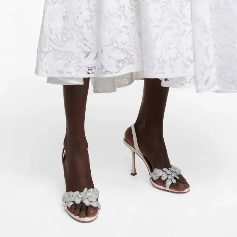 2025 S Fashion Designer Sandals Stylish Crystal Ral Embellishment Sgbacks Elegant Round Open Toe Thin High Heels Women Summer Party Gown Stilettos