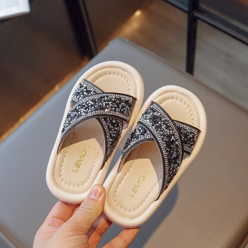 Girls Sliding Water Diamond Platform Beach Beautiful Leisure Childrens Sliding Open Toe Shining Sweet Anti slip Childrens Shoes 250318