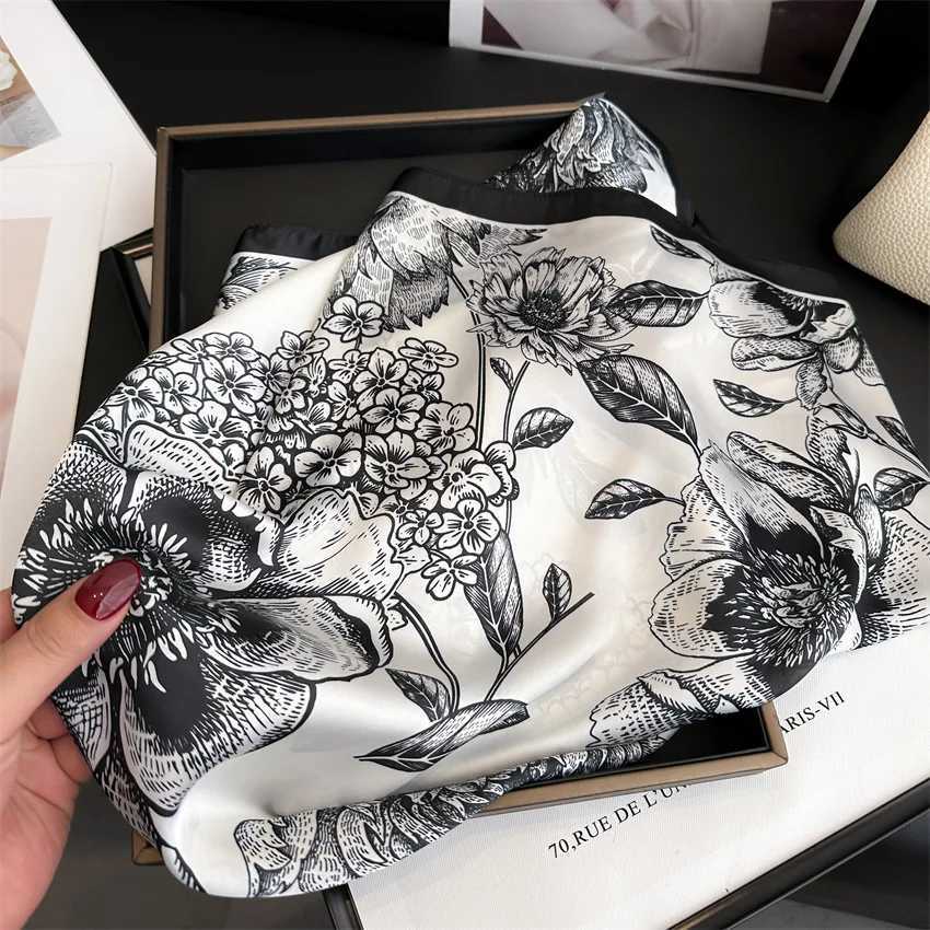 Black and white scarf 70X70cm square silk scarf classic retro printed scarf Kerchief Popar silk scarf strap set scarf X250319