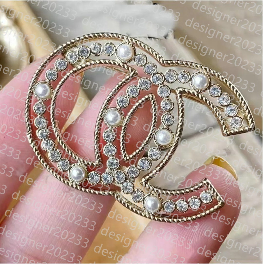 Brooch designer brooch luxury broche Letter solid colour design jewlery diamond versatile style brooch dinner wear great Three colours jewlery good