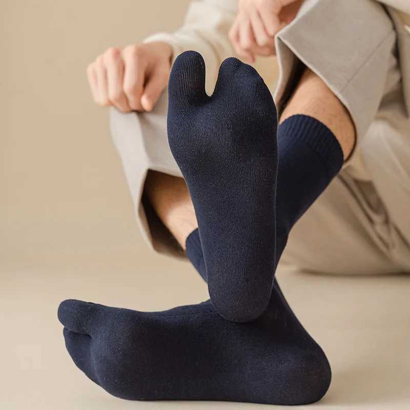 Mens 2 Toe Socks Flip Flop Sandal 2 Toe Middle Tube Socks Solid Color Striped Split Toe Socks Business Casual Cotton Socks X250319