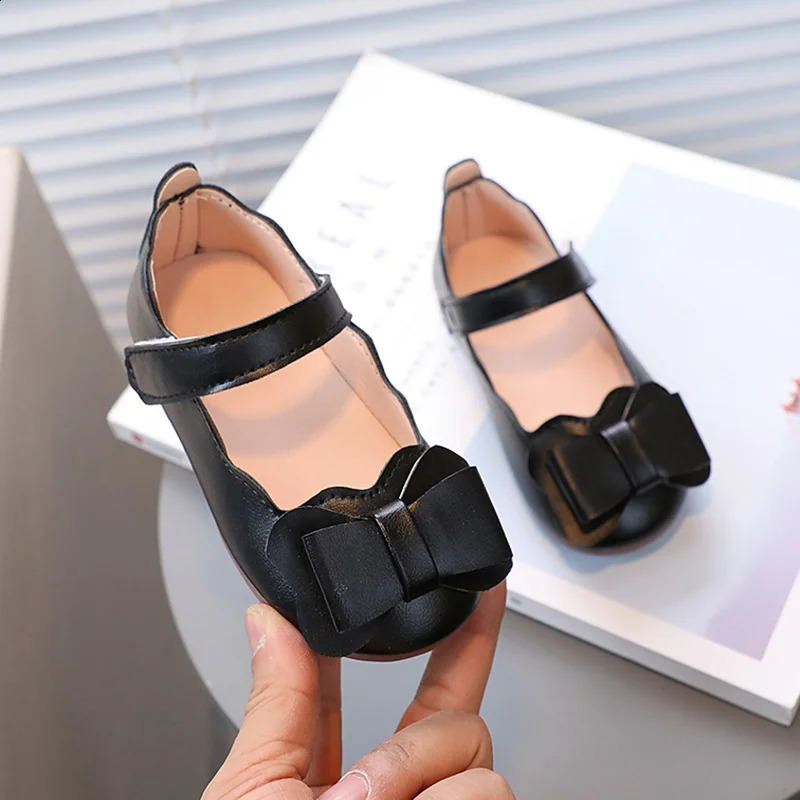 Spring and summer girls leather shoes cute soft with anti slip bow n at the bottom casual childrens party princess flat 250319