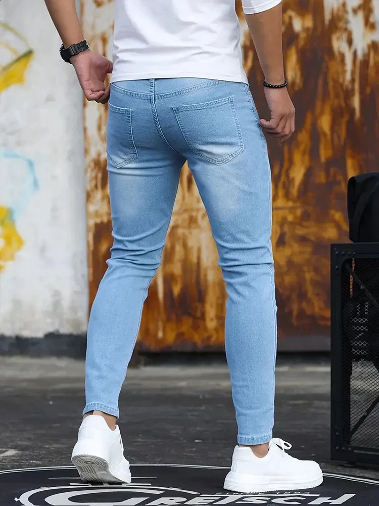2025 mens slim fit classic jeans casual street style comfortable denim pants tight daily wear runners Trousers 250319
