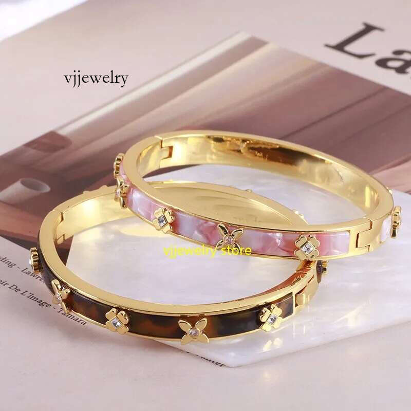 Designer Brand Bangle Butterfly Clover Fashion Pink Shell Amber Sweet Bracelet Gold Plated Brass Design Women Light High Version For Gift