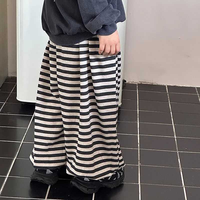 Childrens Loose Casual Trousers 2024 Autumn New Boys Comfortable Striped Trousers in Small Children Spring and Autumn TrousersT250318