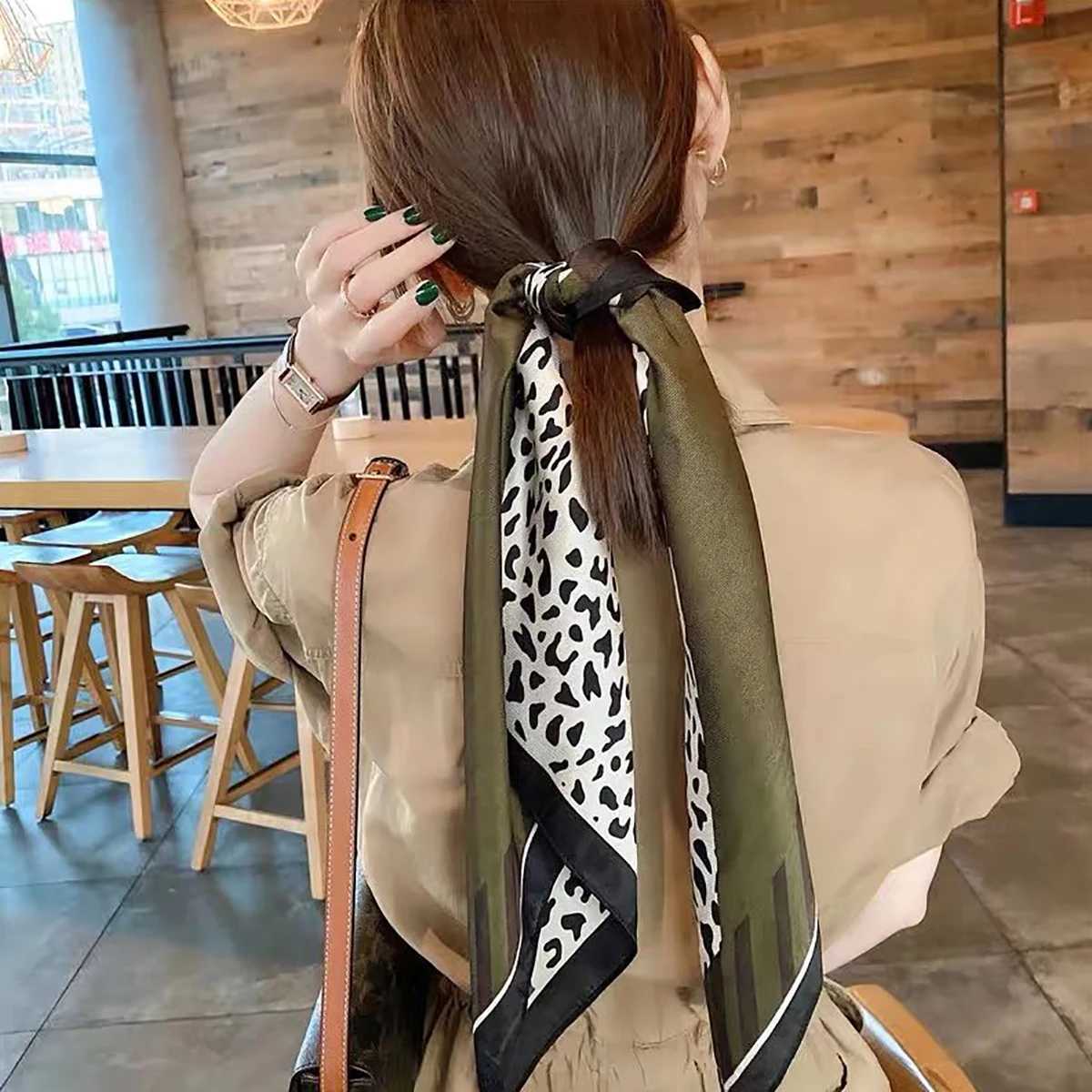 1 piece of fashion and minimal style of 70s scars suitable for business negotiations/leisure travel/festivals etc X250319