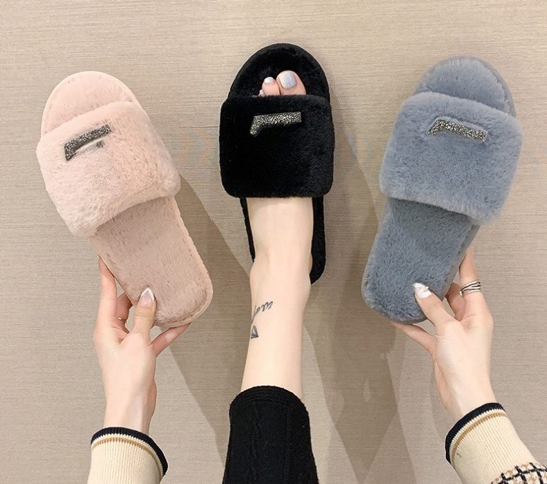 2025 Winter Indoor Fur Slippers House Full Furry Soft Fluffy Plush Platform Flats Heel Non Slip Luxury Designer Shoes Casual Ladies