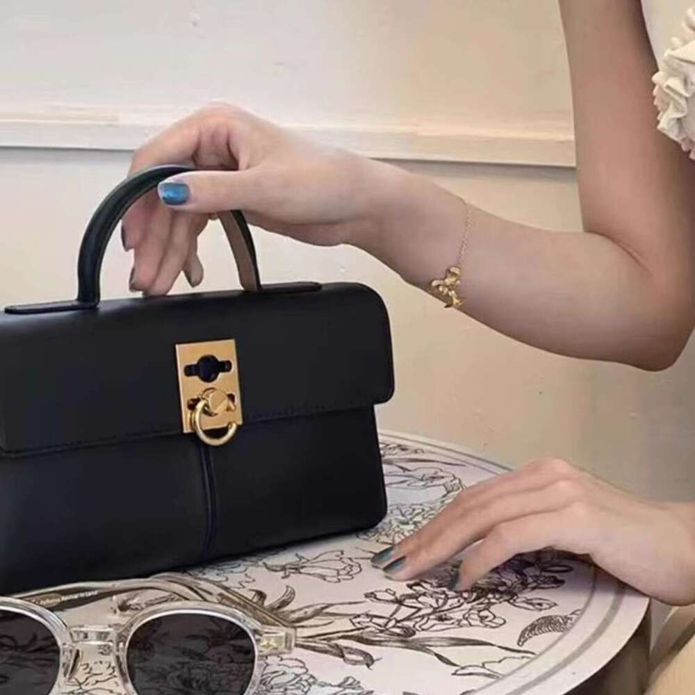 Light Luxury CF Small Stancewallet Handheld Briefcase Classic Cowhide Commuting One Shoulder Crossbody Bag
