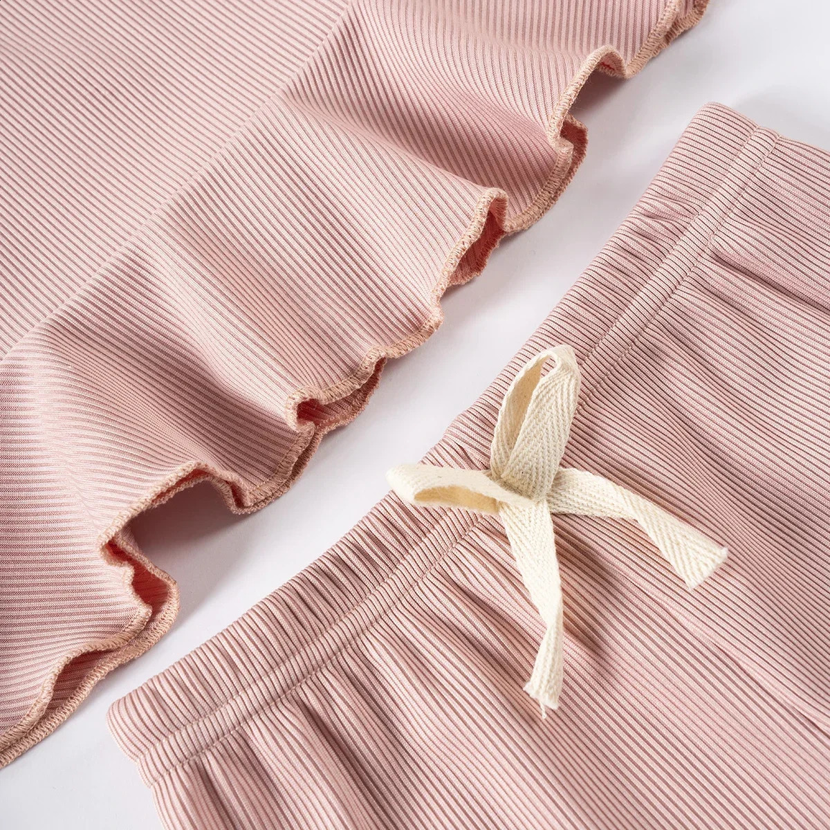 Summer childrens setbow decorated suspender with ruffled edge top comfortable shorts soft and fabric casual set 250319