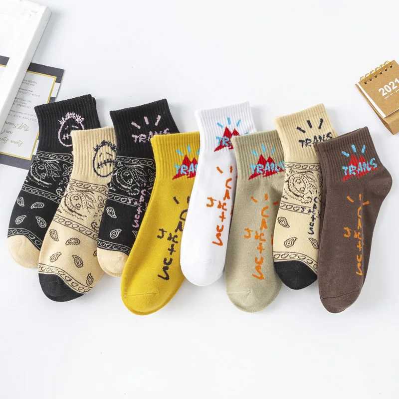 AJ Barb Halloween Scary Face Cashew Flower Cotton Letter Socks Mens and Womens Sports Socks X250319