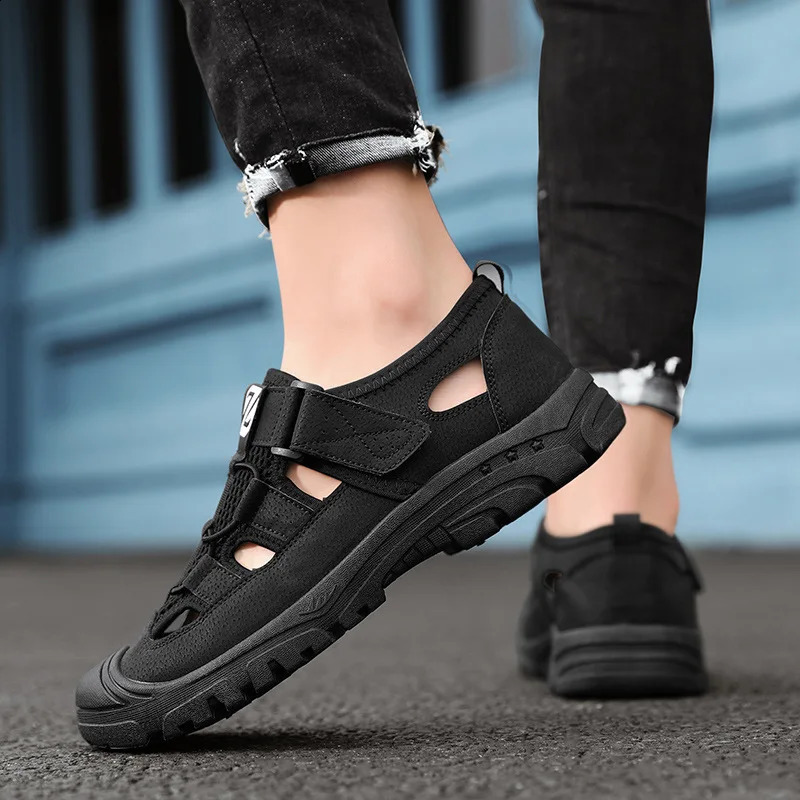 outdoor air penetrating mens sandals wild hollow sandals mens summer wear-resistant and anti slip shoe caps 250317