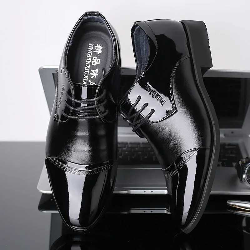 High quality formal leather mens dress shoes breathable mens casual shoes Italian luxury brand lace shoelaces N-slip mens driving shoesXJ250319