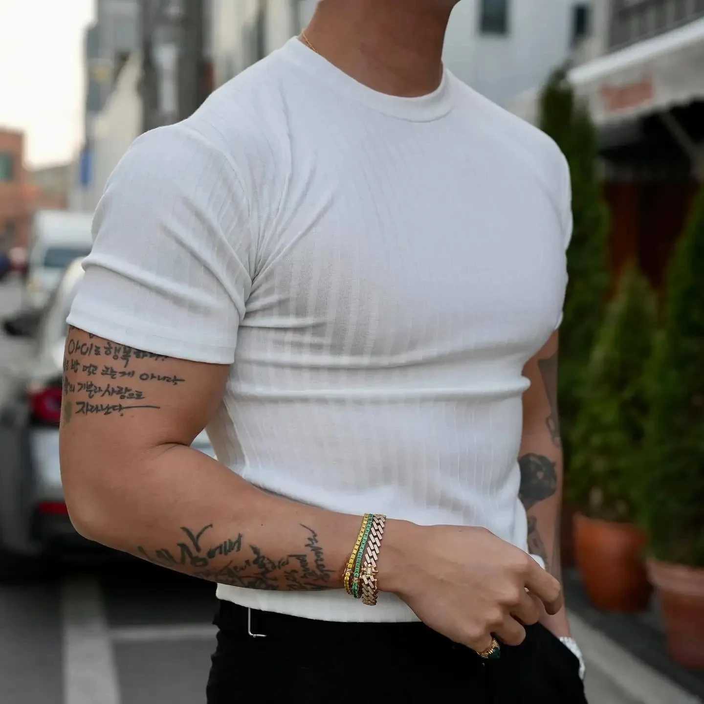 2024 New Fashionable Muscle Fitness Mens Summer Sports Fitness Leisure Round Neck Elastic Short Sleeve Vertical Stripe T-shirtT250318