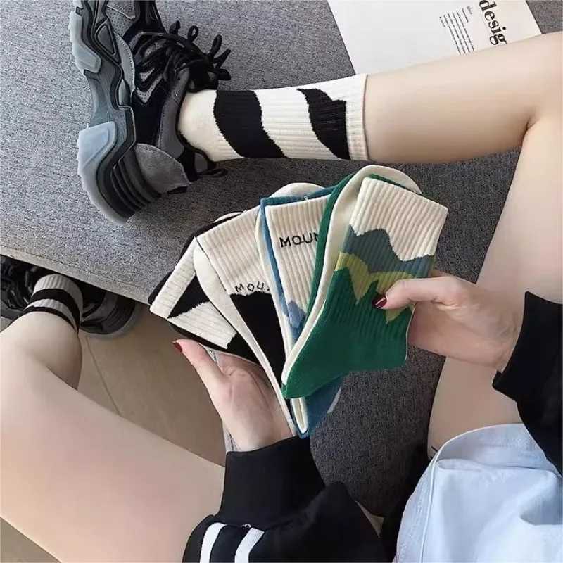 Super Beautiful Color Block Asymmetric Niche In Tube Socks Couple AB Socks Creative Fashion Trendy Cool Lovers Socks Mens X250319
