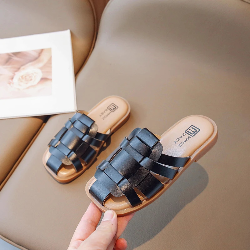 Girls sandals woven toe covers three color classic daily childrens slides summer anti slip vacation solid color childrens shoes 250318