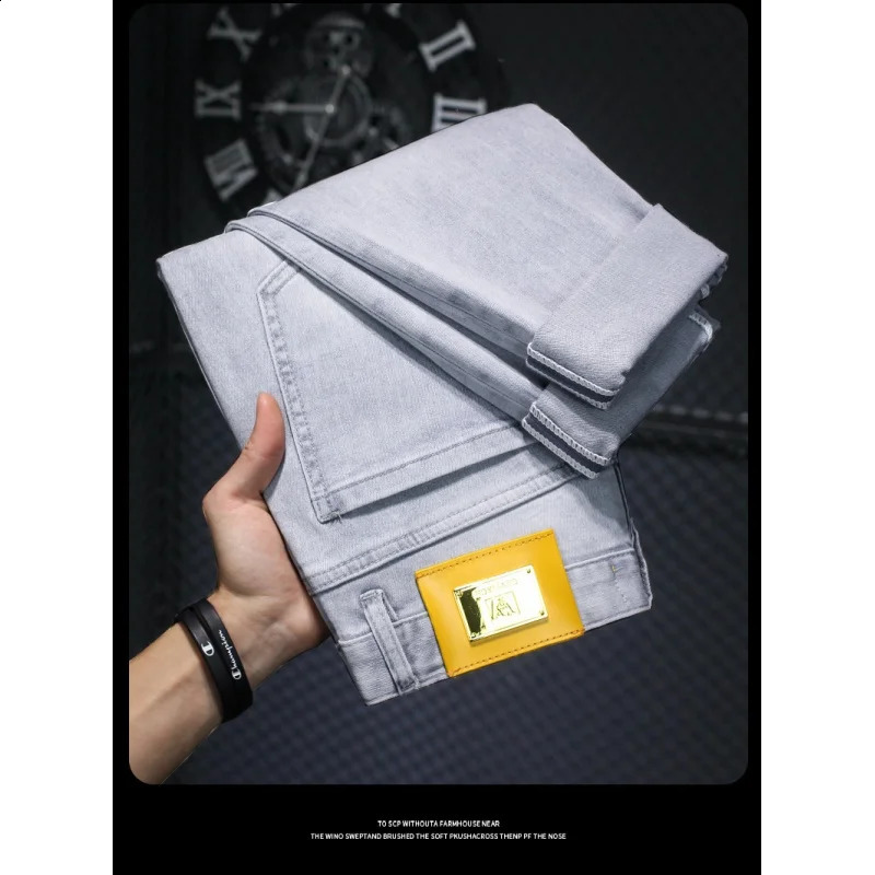 Summer thin jeans MENS light luxury quality highend and fashionable simple stretch small leather tag slim fit tapered pants 250312